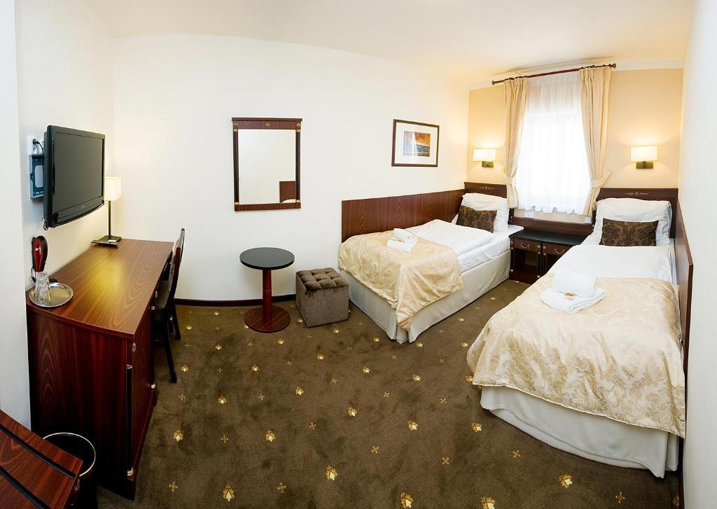 Hotel & Apartments U Cerneho Orla Тршебич Номер фото