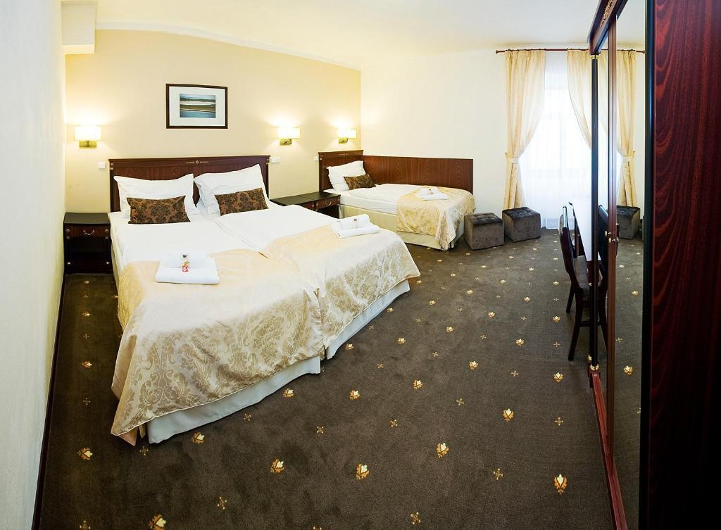 Hotel & Apartments U Cerneho Orla Тршебич Номер фото