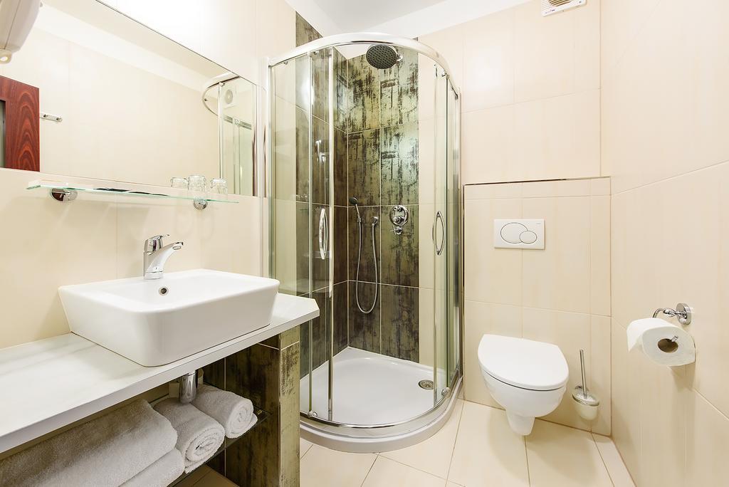 Hotel & Apartments U Cerneho Orla Тршебич Экстерьер фото